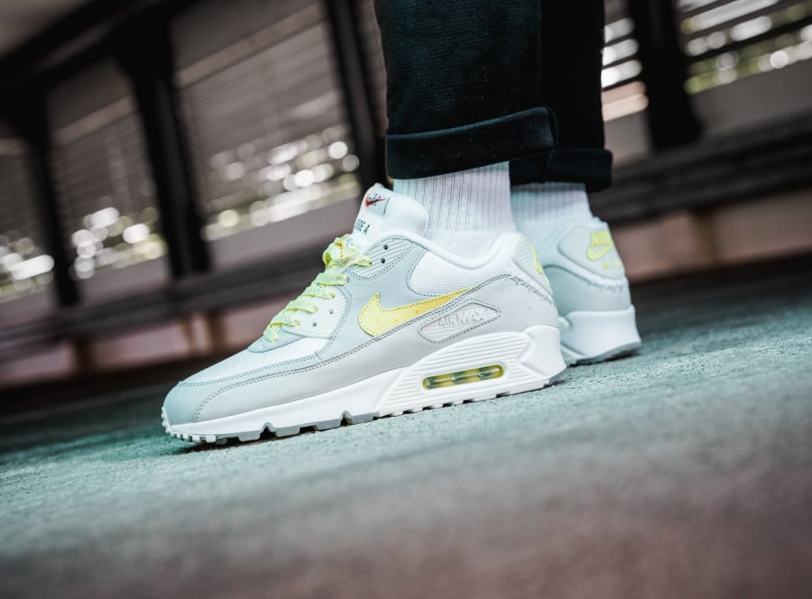 air max 90 vinyl on feet