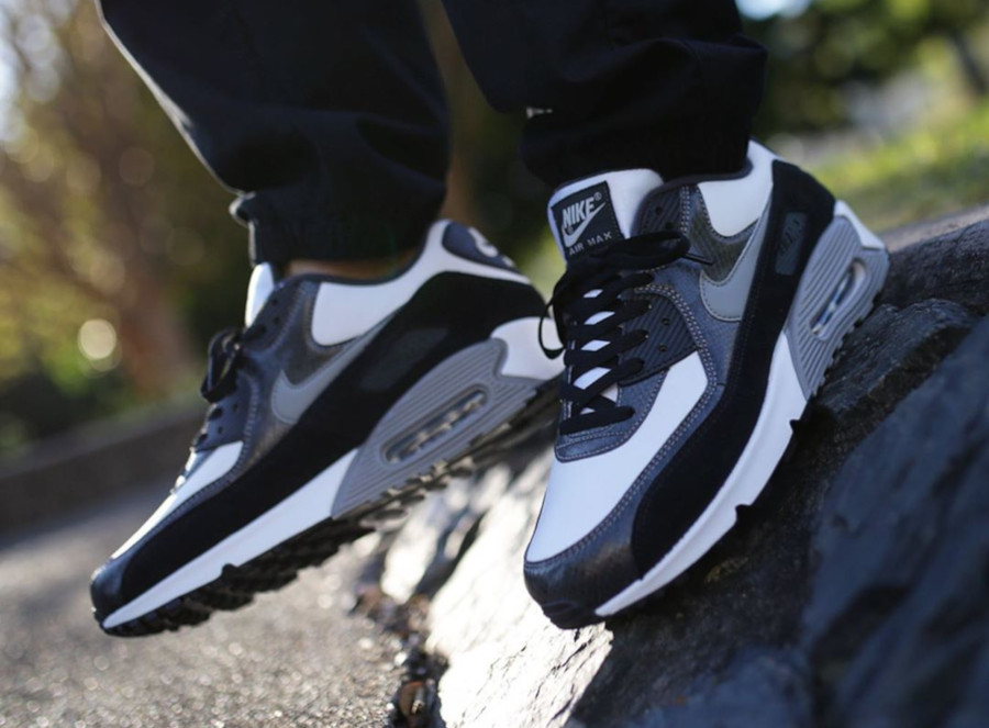 الإثنين نهائي احتفال nike air max 90 