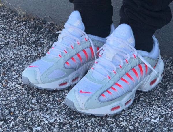 Nike Air Max Tailwind IV grise blanche et rouge (4)