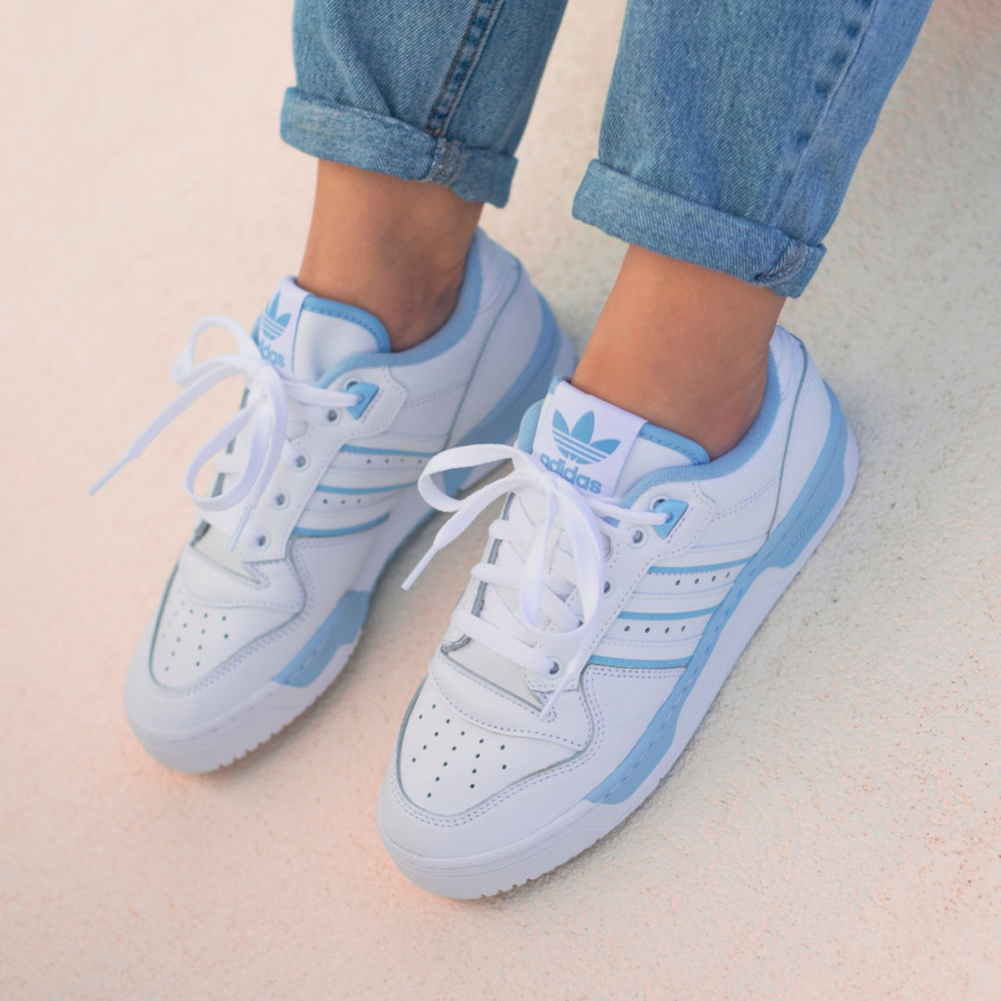 adidas bleu pastel