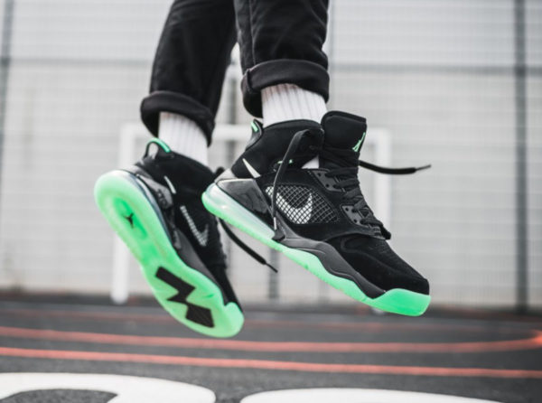 air jordan mars 270 green glow