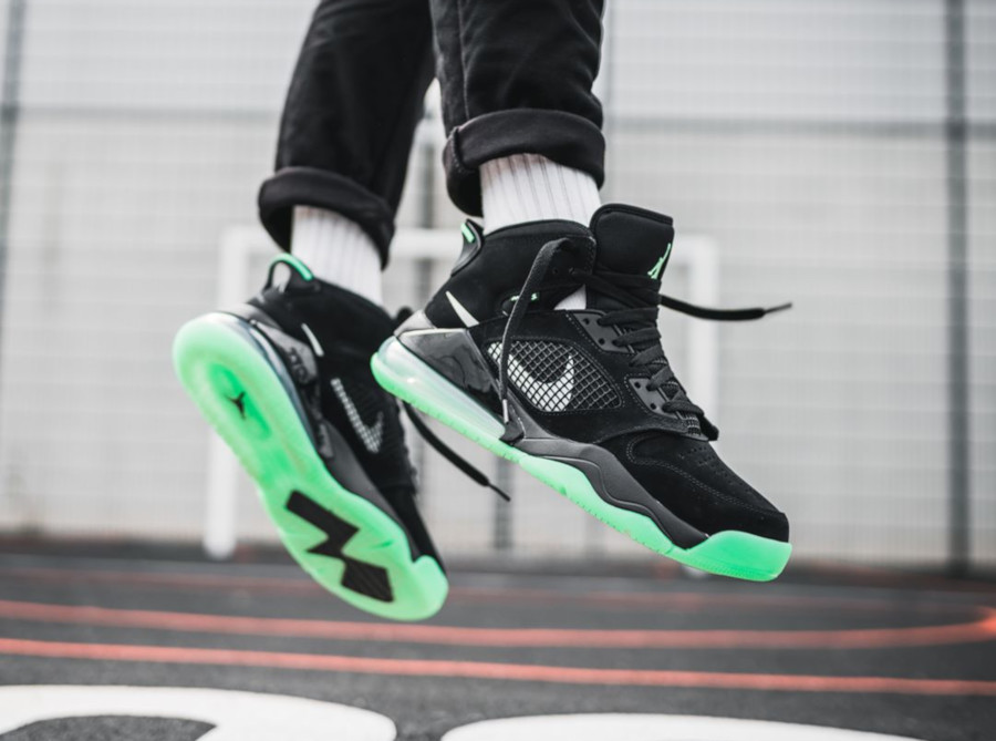 nike air jordan mars 270 green glow