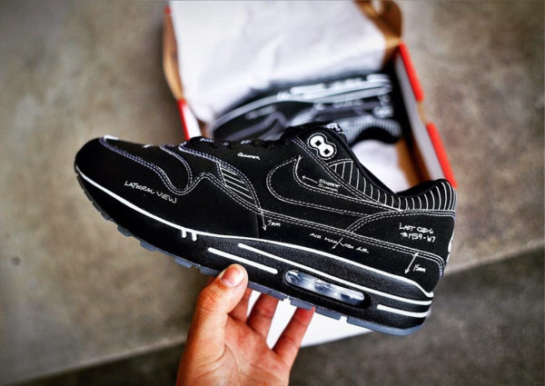 air max one sketch to shelf black