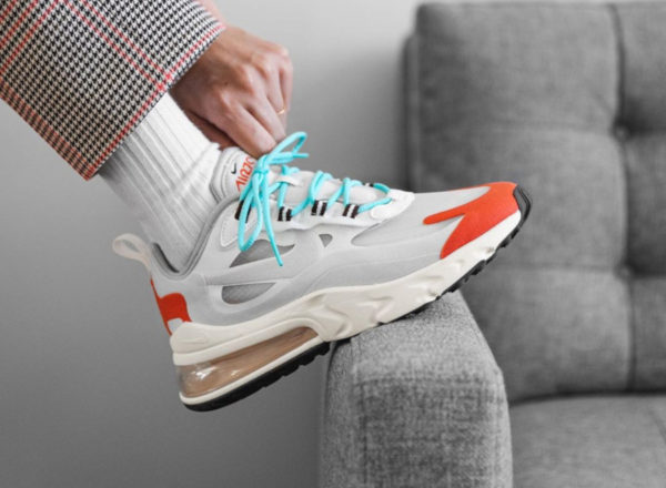 Nike Air Max 270 React blanc cassé orange et bleu ciel (4)