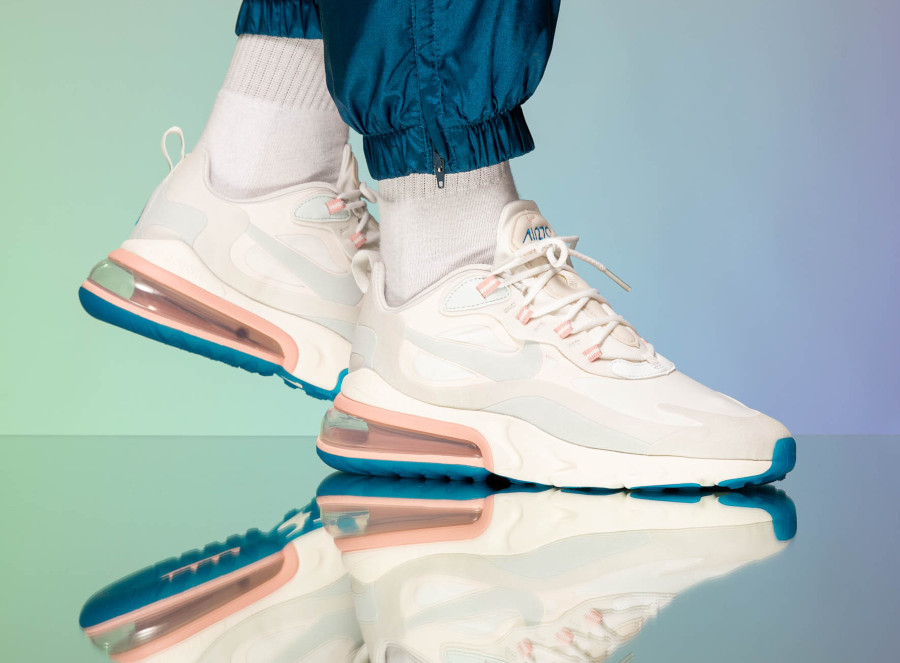 Nike-Air-Max-270-React-blanc-cassé-rose-et-bleu-on-feet-1