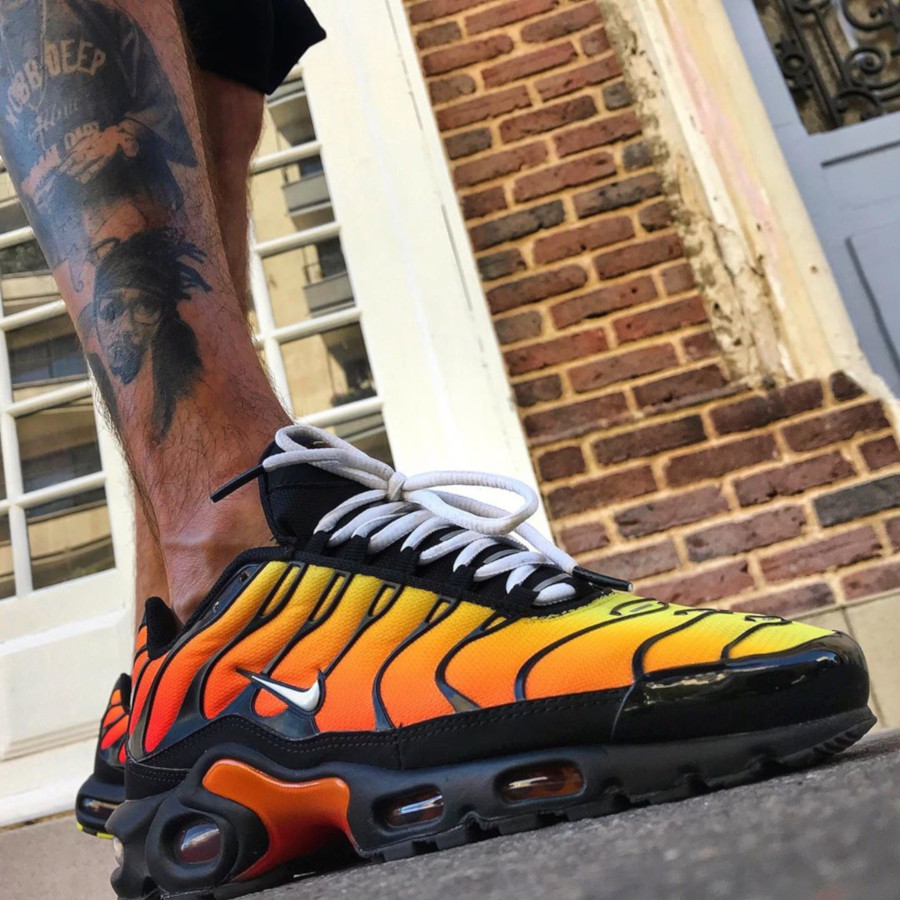 nike air max plus tiger orange