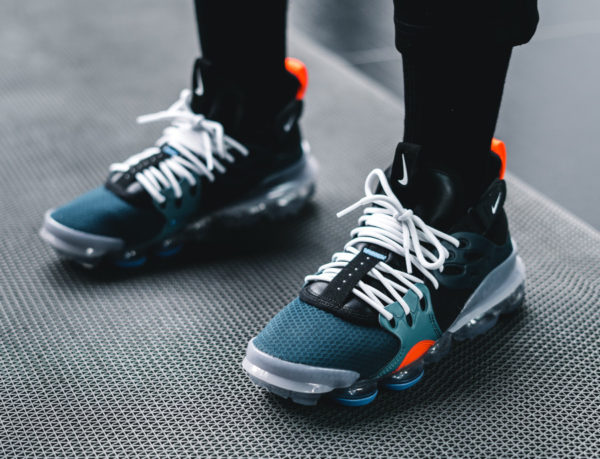 Nike DimSix Air DSVM Vapormax Midnight Turquoise AT8179 300 600x459