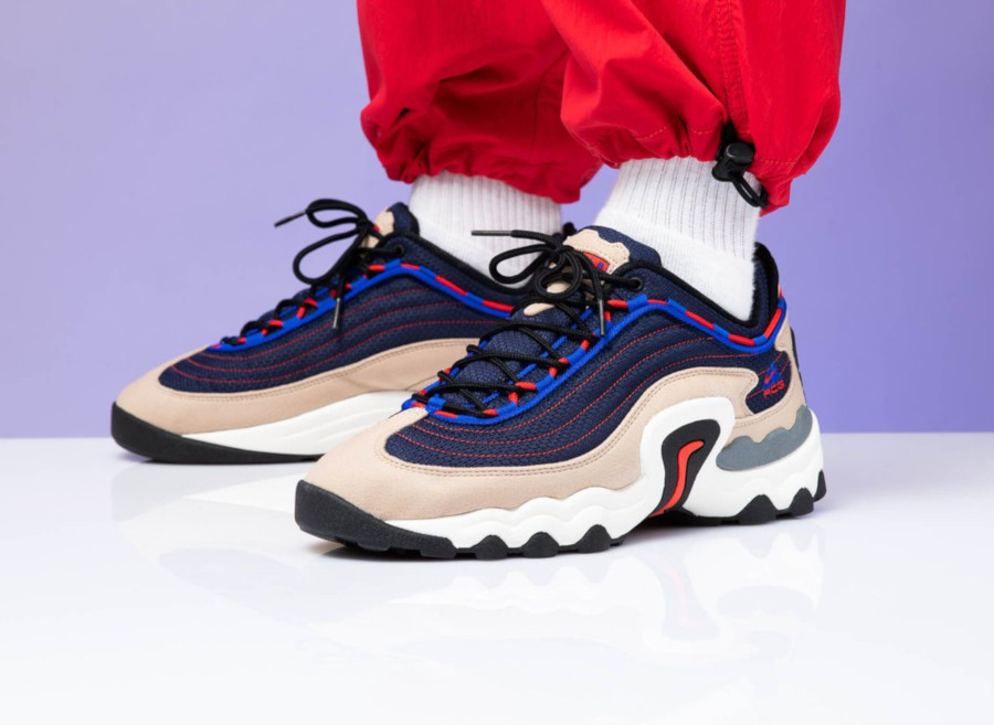 nike acg air skarn on feet