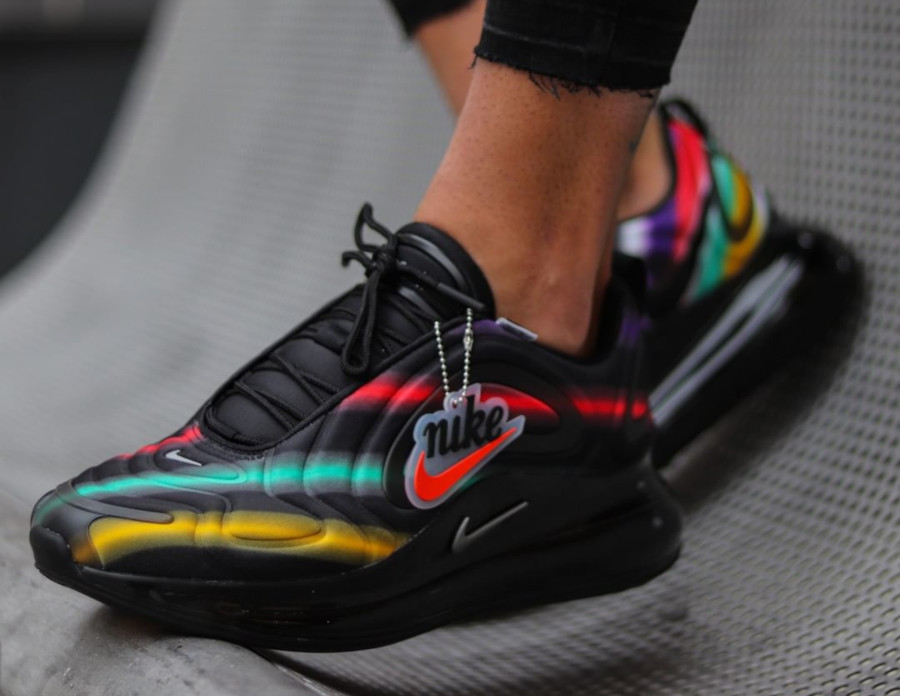 nike air max 720 neon black