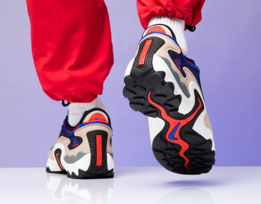 nike acg air skarn on feet