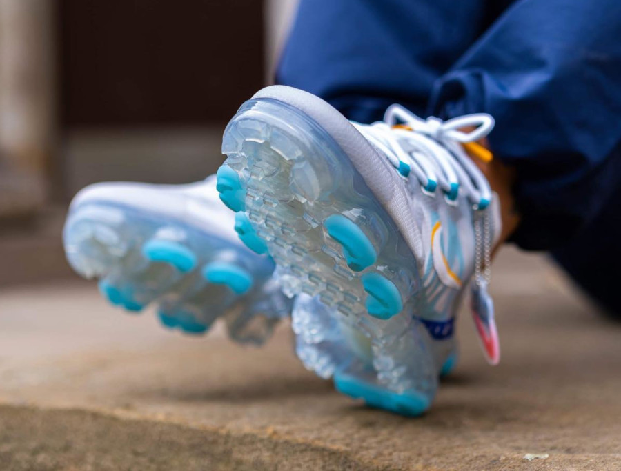 vapormax grise et bleu