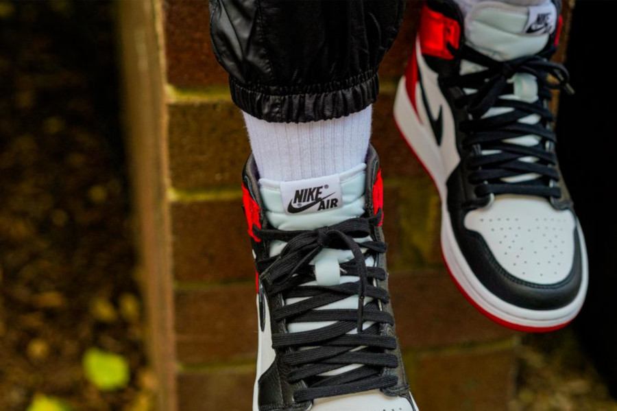 nike jordan 1 retro high satin black toe