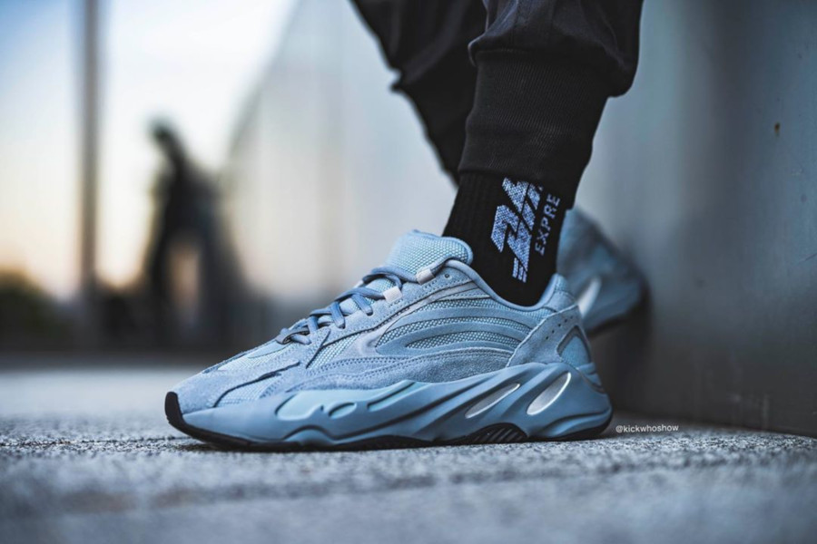 yeezy 700 v2 bleu