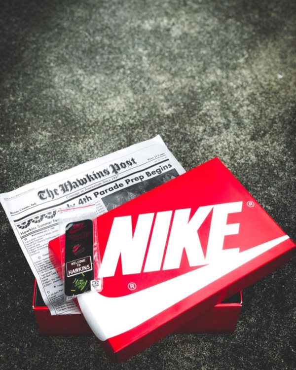 Toutes les chaussures Nike Stranger Things pass?�es sur le grill