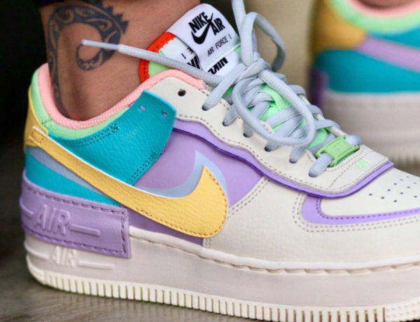 Nike AF1 Shadow Womens blanche jaune violet et turquoise ont feet