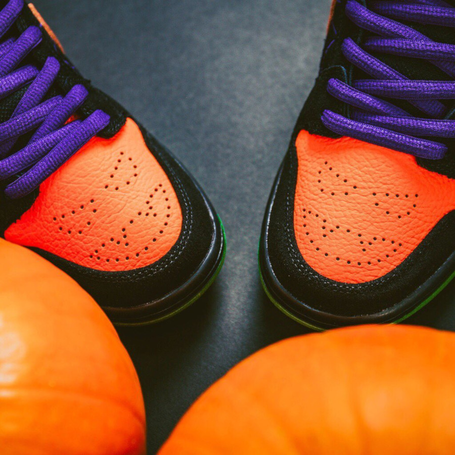 Nike Dunk Low Skateboarding noire violet et orange BQ6817-006 (2)