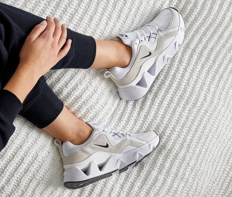 Chaussures NIKE - RYZ 365 BQ4153 700 Barely Volt/Black/Summit White -  Sneakers - Chaussures basses - Femme | chaussures.fr