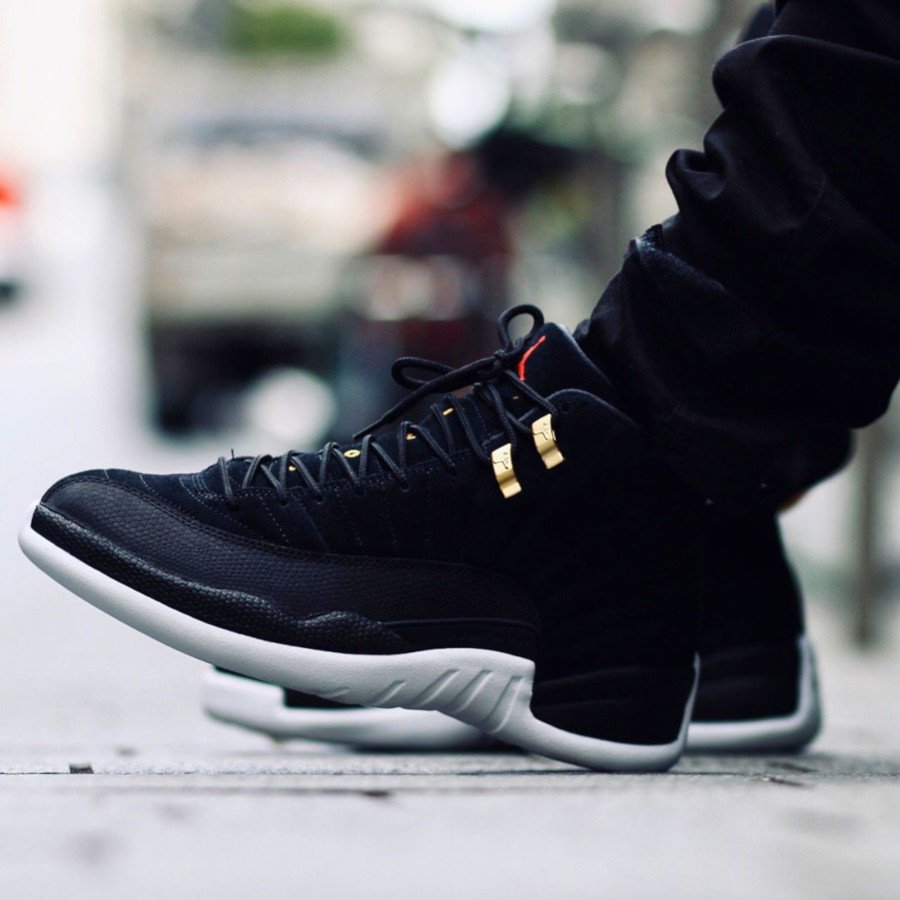 jordan 12 noir et blanc