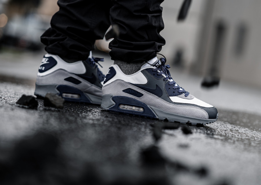 air max 90 lahar escape on feet