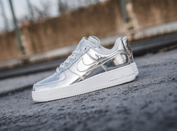 nike air force 1 metal logo
