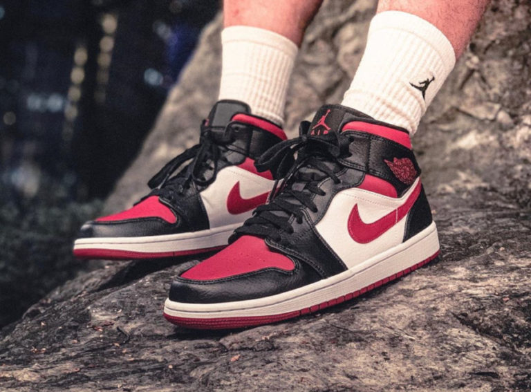 Avis que vaut la Air Jordan 1 Mid 'Bred Toe' Noble Red 554724066