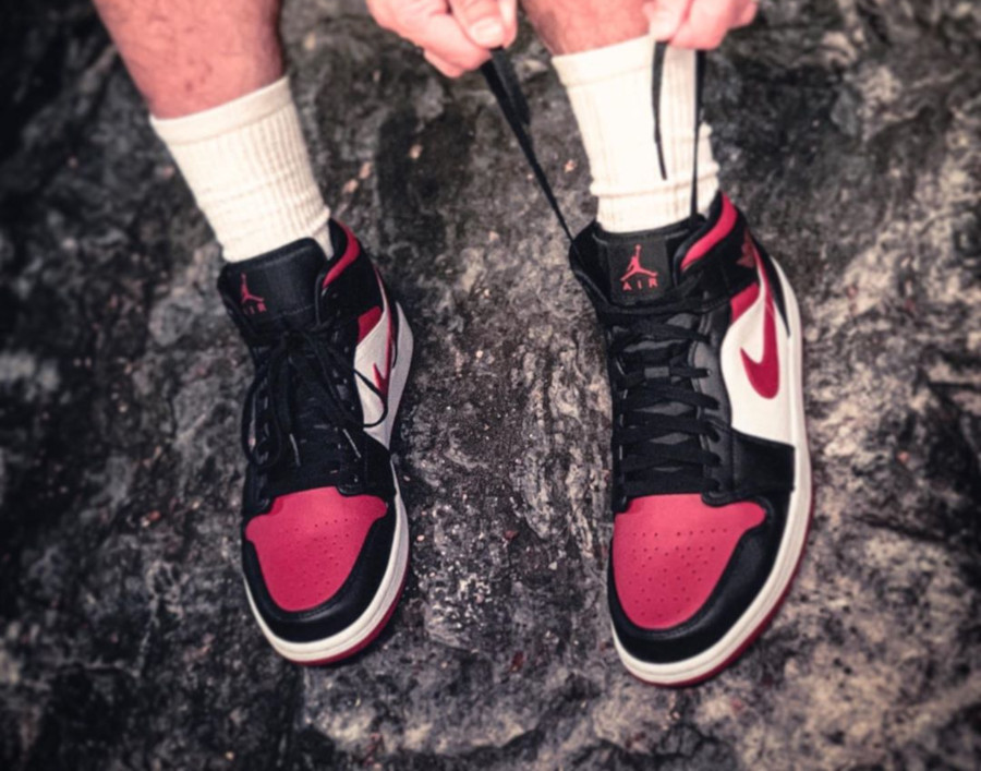 jordan 1 mid bred toe outfit