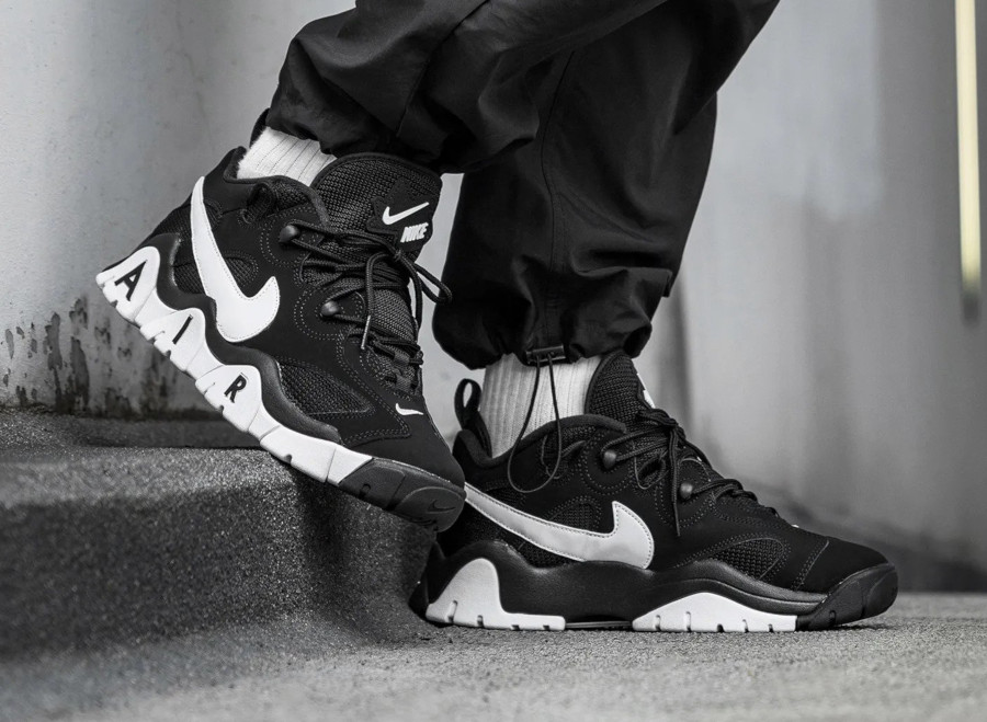 nike air barrage low available in black and white