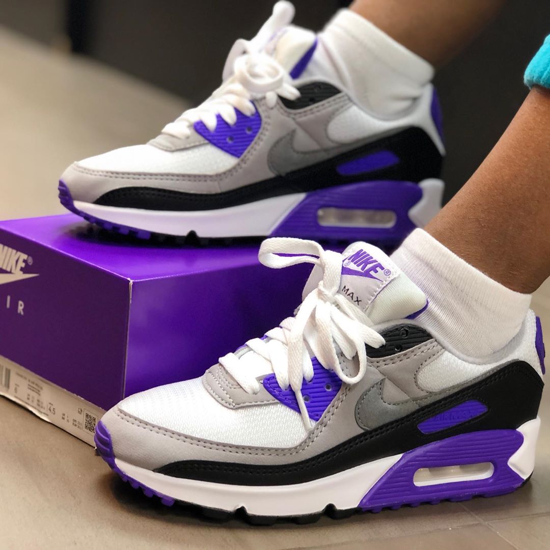 air max 90 hyper grape on feet