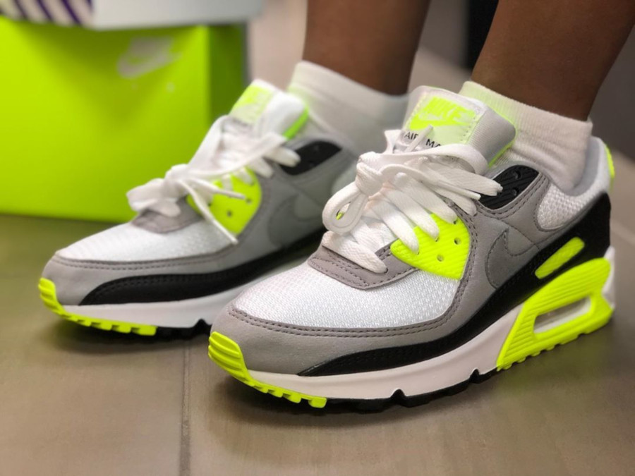 air max 90 og volt 2020