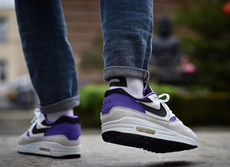air max 1 dna purple on feet
