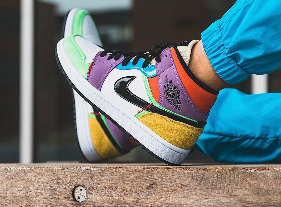 jordan 1 light bulb on feet