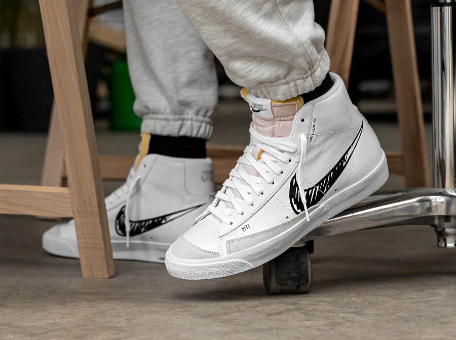 nike blazer mid 77 sketch white black