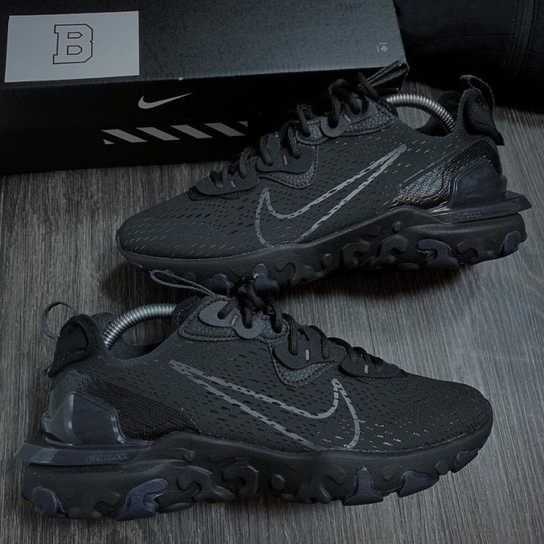 react vision full black