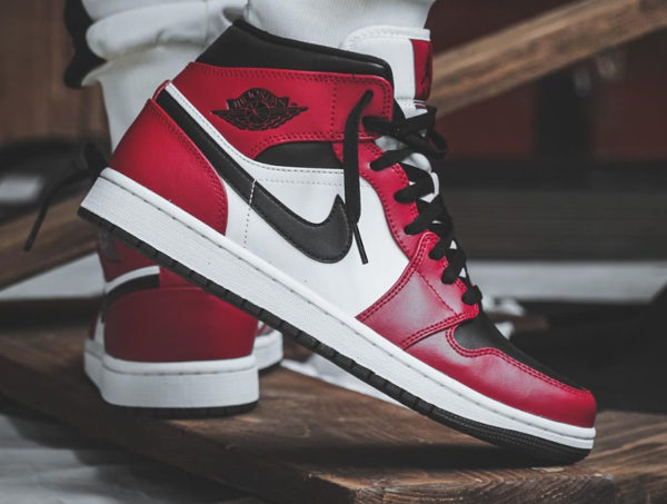 chicago mids jordan 1