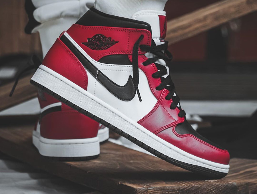 554724-069 : que vaut la Air Jordan 1 Mid AJ1 Chicago Black Toe ?