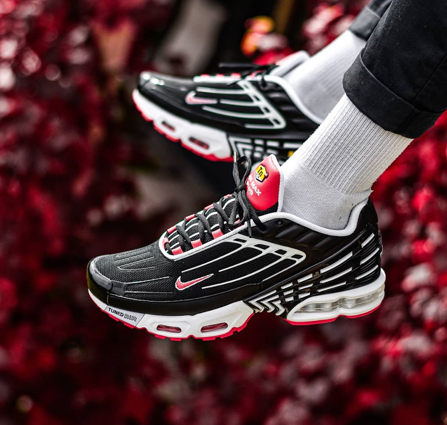 air max plus 3 black red white