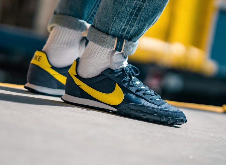 nike waffle racer obsidian & chrome yellow