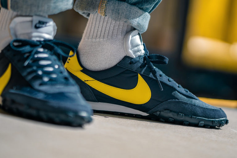 nike waffle racer obsidian & chrome yellow