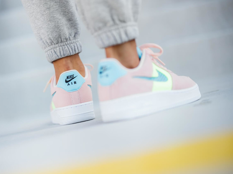 Nike Wmns Air Force 1 ’07 SE Washed Coral Ghost Green Oracle Aqua (1)