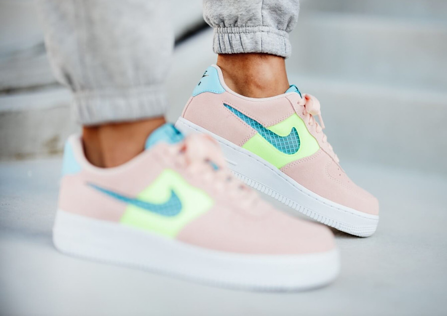 Nike Wmns Air Force 1 ’07 SE Washed Coral Ghost Green Oracle Aqua (2)