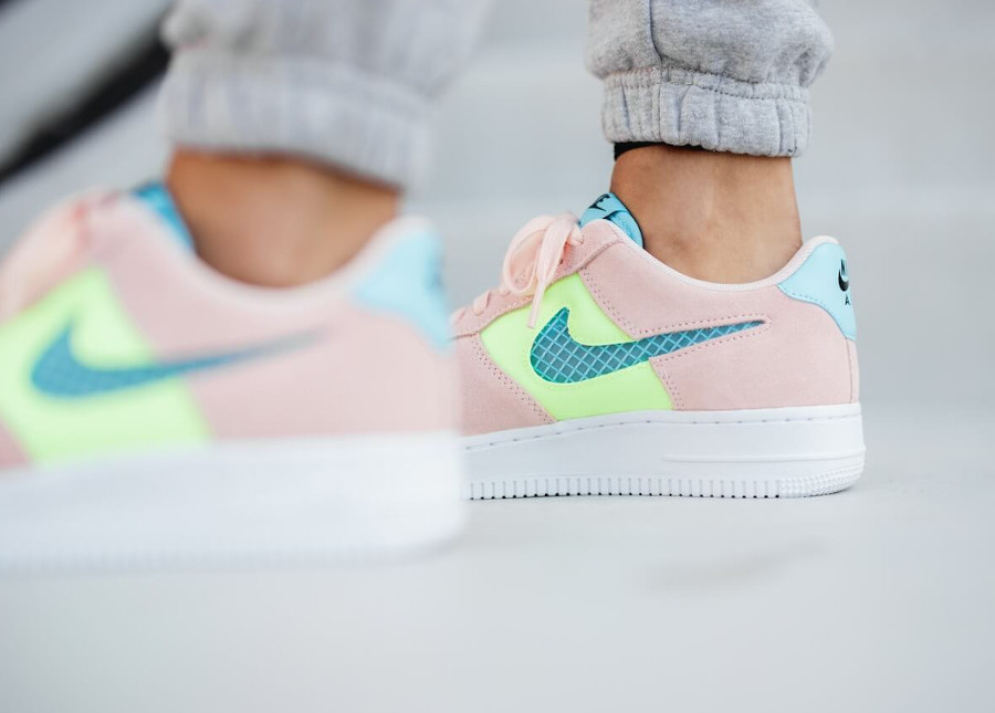 Nike Wmns Air Force 1 ’07 SE Washed Coral Ghost Green Oracle Aqua (4)