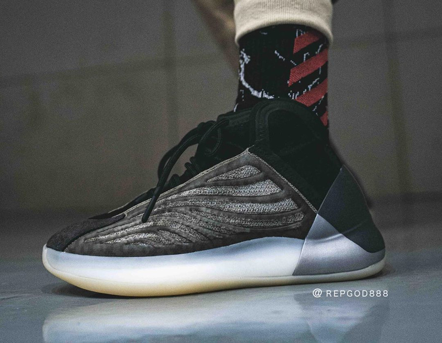 tenis yeezy adaption