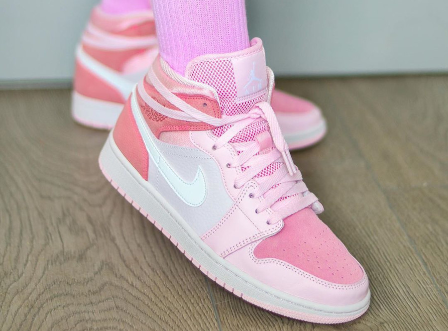 womens jordan 1 mid pink