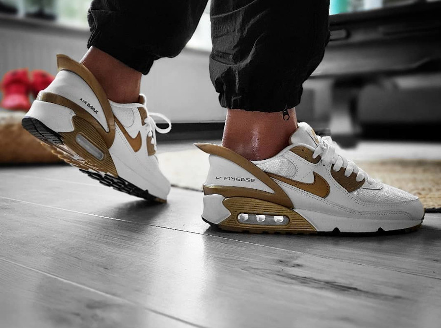 nike air max 90 flyease gold