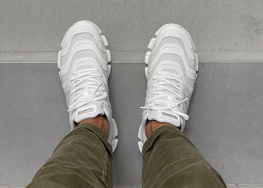 Adidas Climacool 2020 blanche on feet (1)