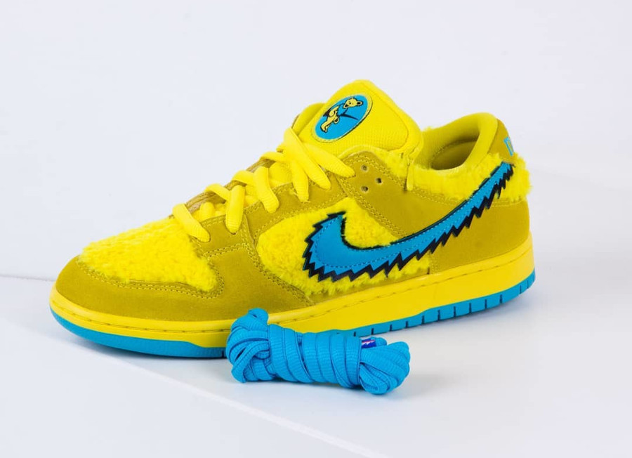 Nike SB Dunk Low en peluche jaune Bear's Dancing (5)