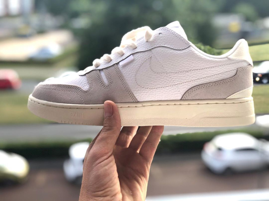 Nike Squash Type HS vintage blanche et grise (1)