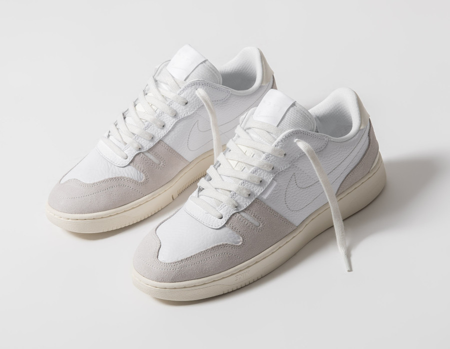 Nike Squash Type HS vintage blanche et grise (2)