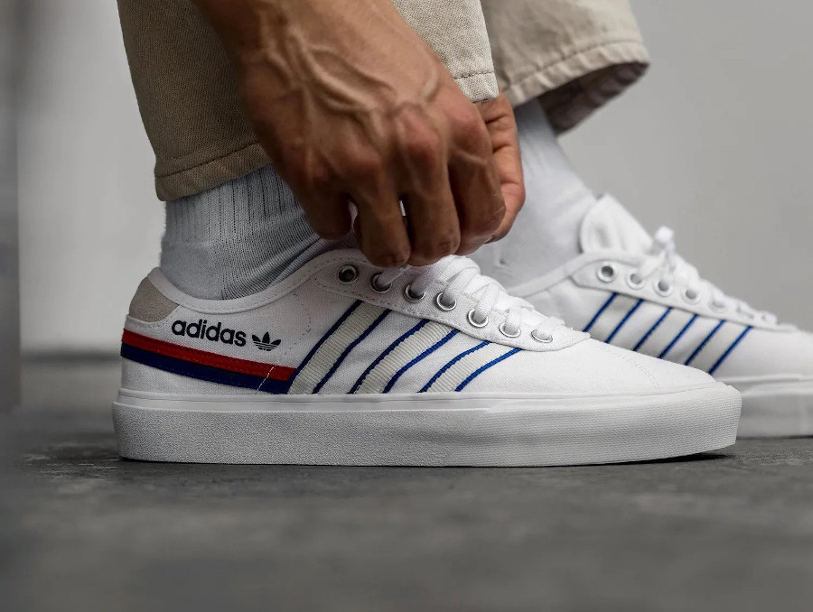 FV0639 que vaut la Adidas Delpala White Scarlet Blue