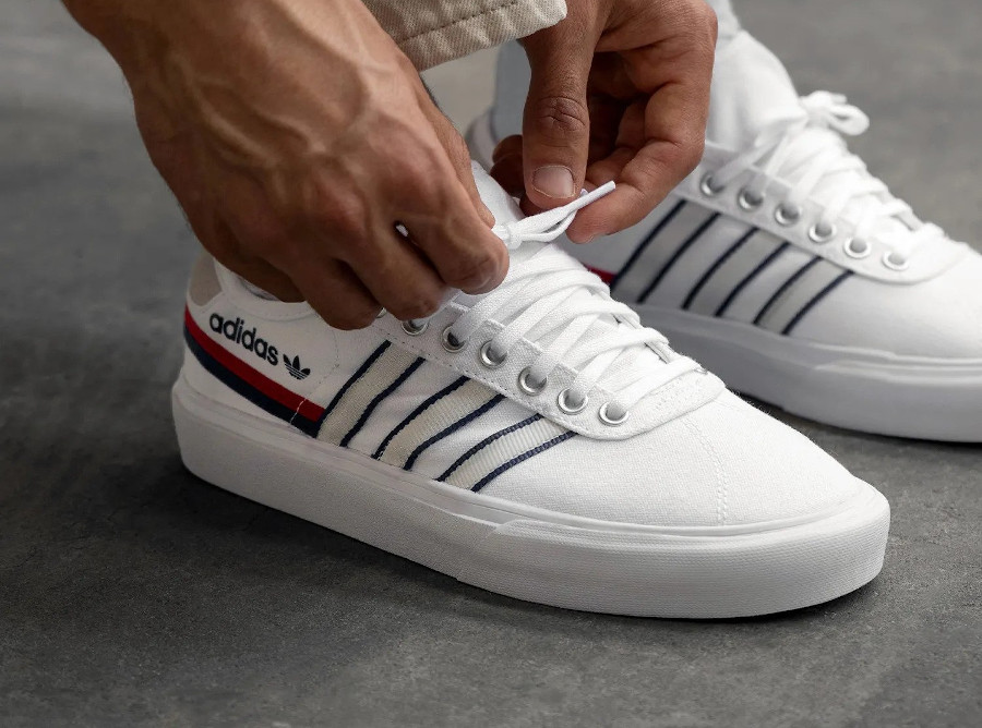 FV0639 que vaut la Adidas Delpala White Scarlet Blue